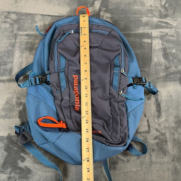 Patagonia Refugio 28L Backpack Black Outdoor Hiking Camping Padded 28 - Picture 3 of 11